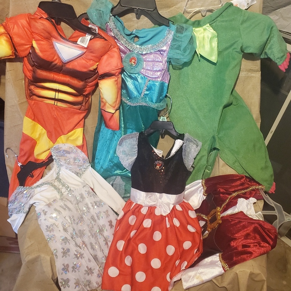 Costumes - Picture 2 of 3